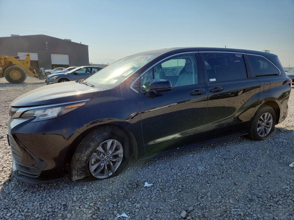 2023 TOYOTA SIENNA LE