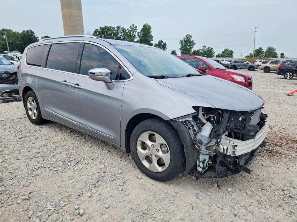 2018 CHRYSLER PACIFICA HYBRID LIMITED 4