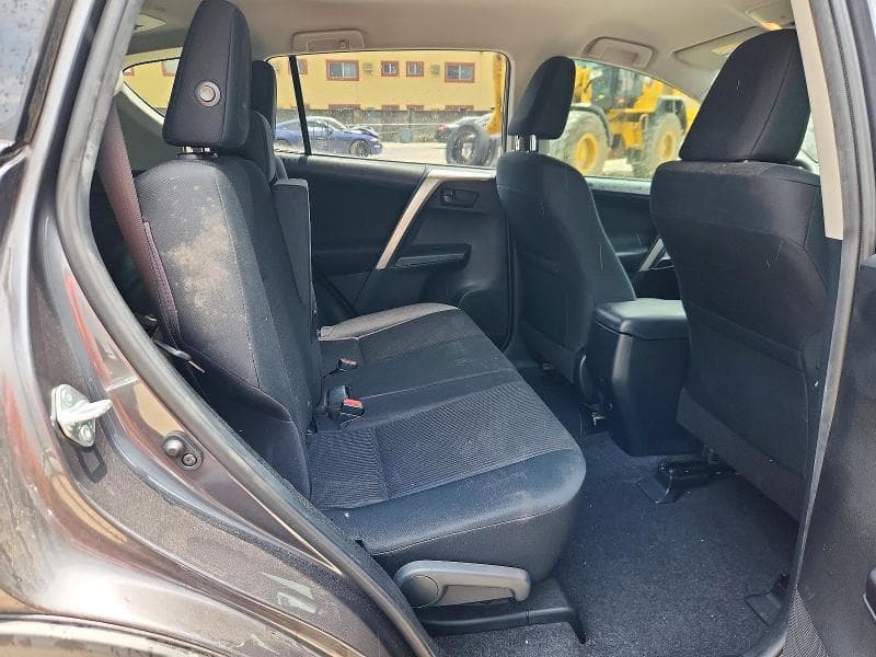 2018 TOYOTA RAV4 LE 10