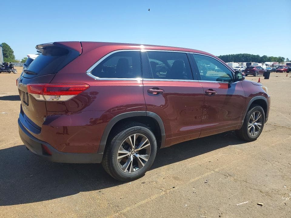 2017 TOYOTA HIGHLANDER LE 3