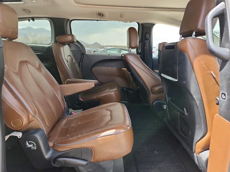 2017 CHRYSLER PACIFICA LIMITED 10