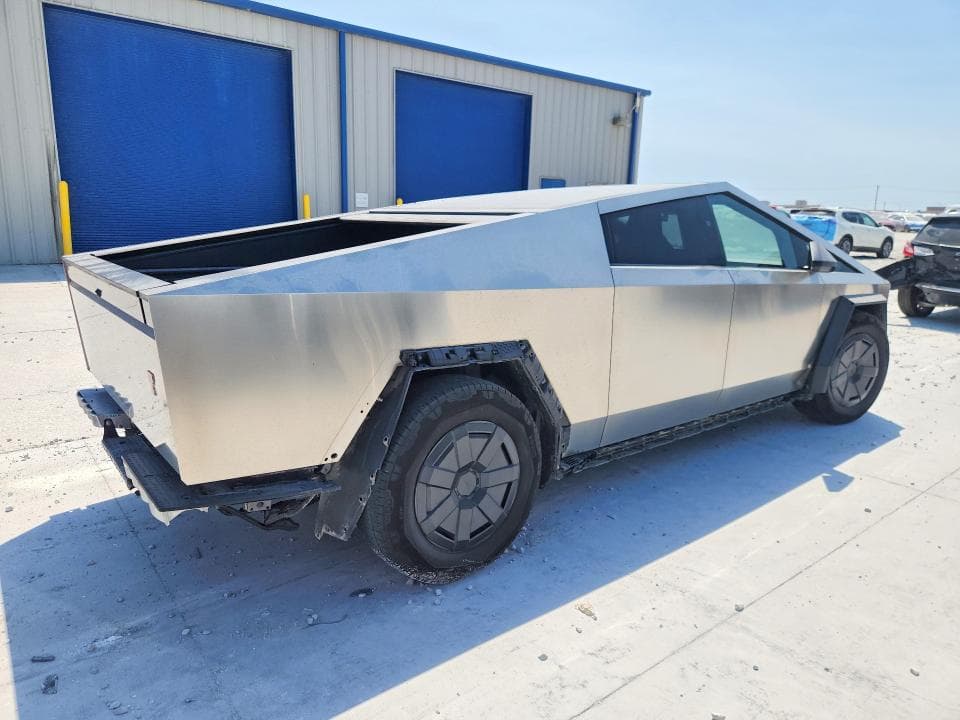 2025 TESLA CYBERTRUCK 3