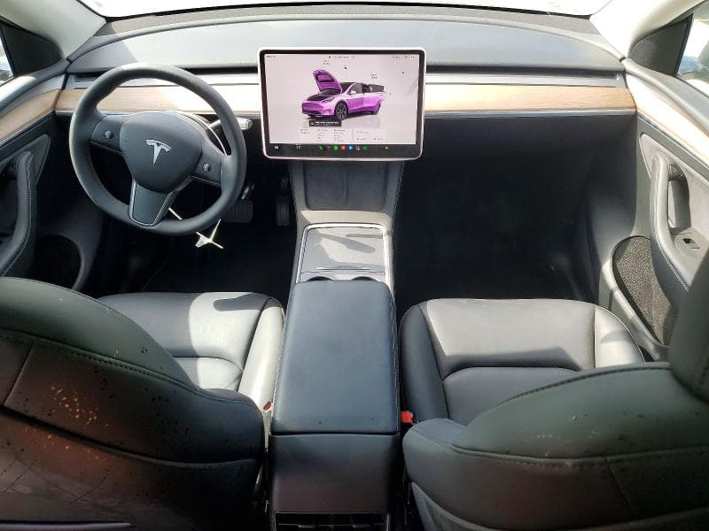 2025 TESLA MODEL Y 8