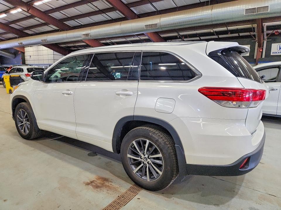 2017 TOYOTA HIGHLANDER XLE 2
