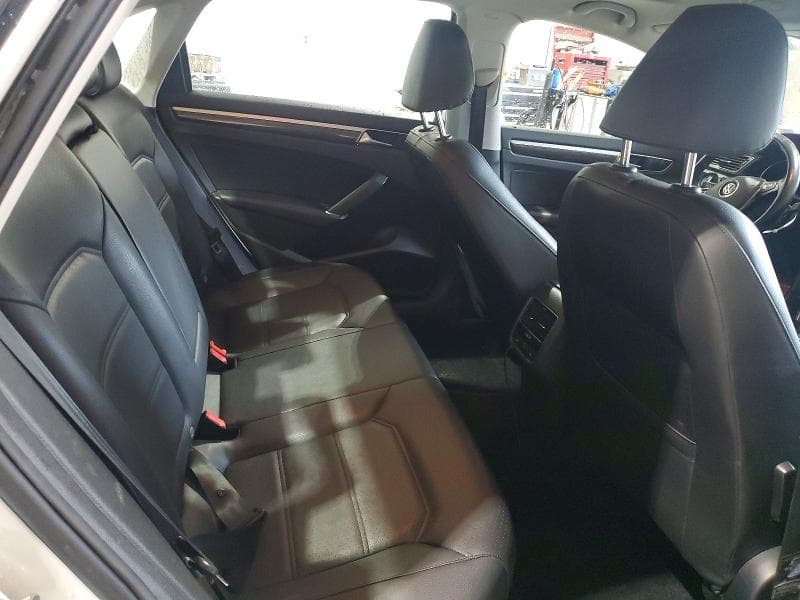 2018 VOLKSWAGEN PASSAT SE 10