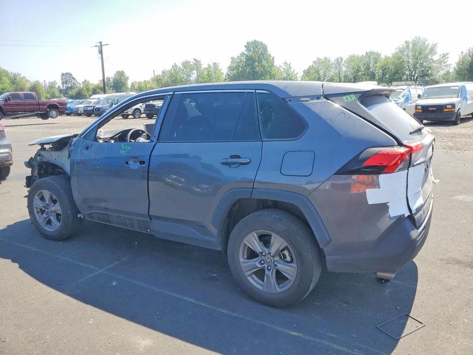 2022 TOYOTA RAV4 XLE 2