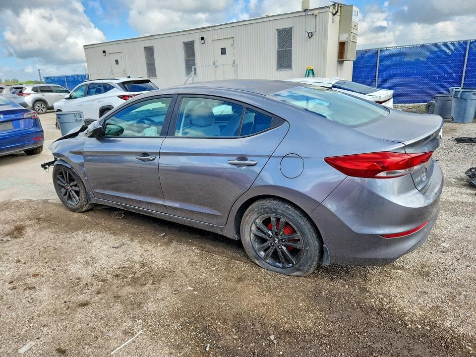 2018 HYUNDAI ELANTRA SE 2