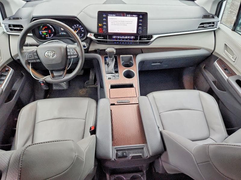 2022 TOYOTA SIENNA LE 8