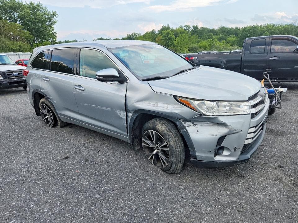 2018 TOYOTA HIGHLANDER LE 4