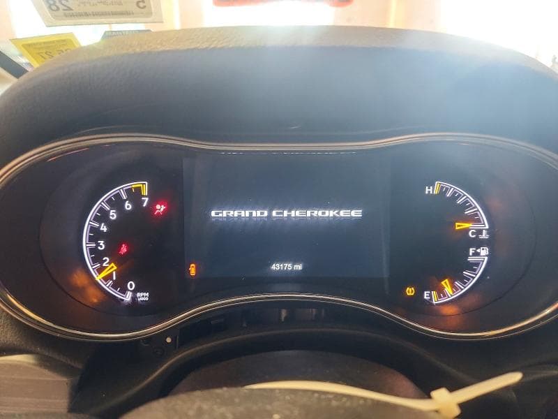 2022 JEEP GRAND CHEROKEE LAREDO E 9