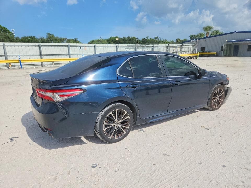 2018 TOYOTA CAMRY SE 3