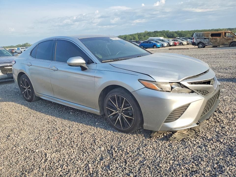 2020 TOYOTA CAMRY SE 4