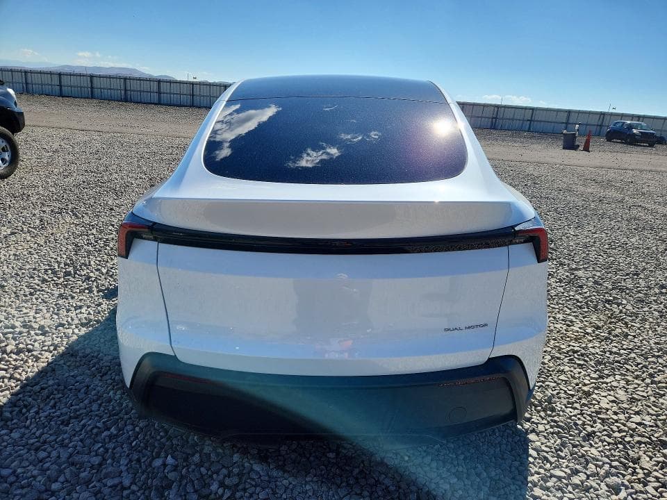 2026 TESLA MODEL Y 6