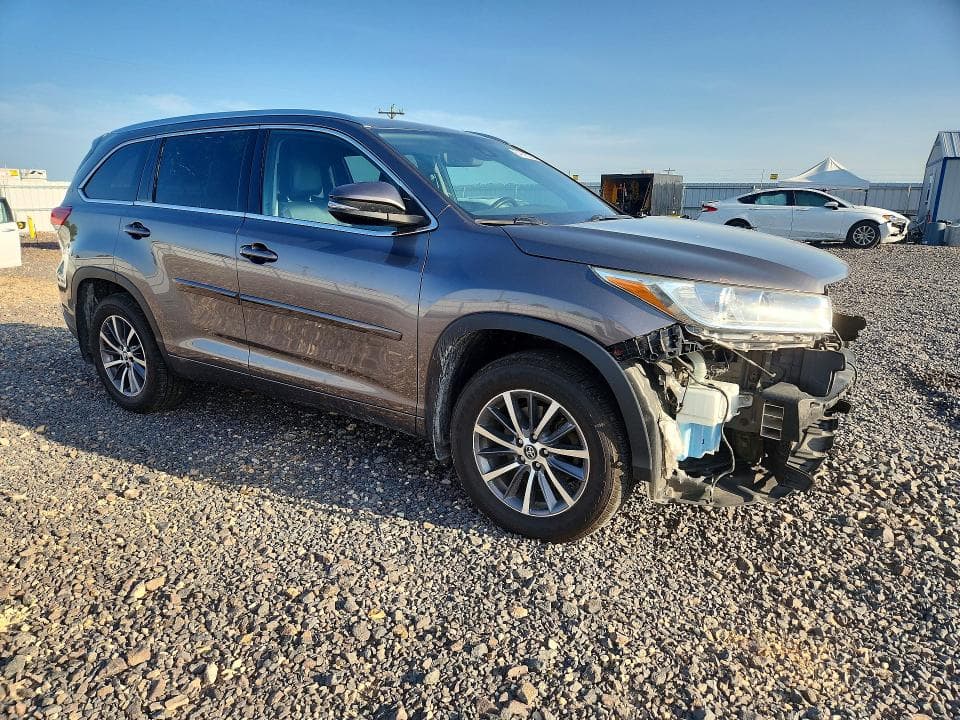 2017 TOYOTA HIGHLANDER XLE 4