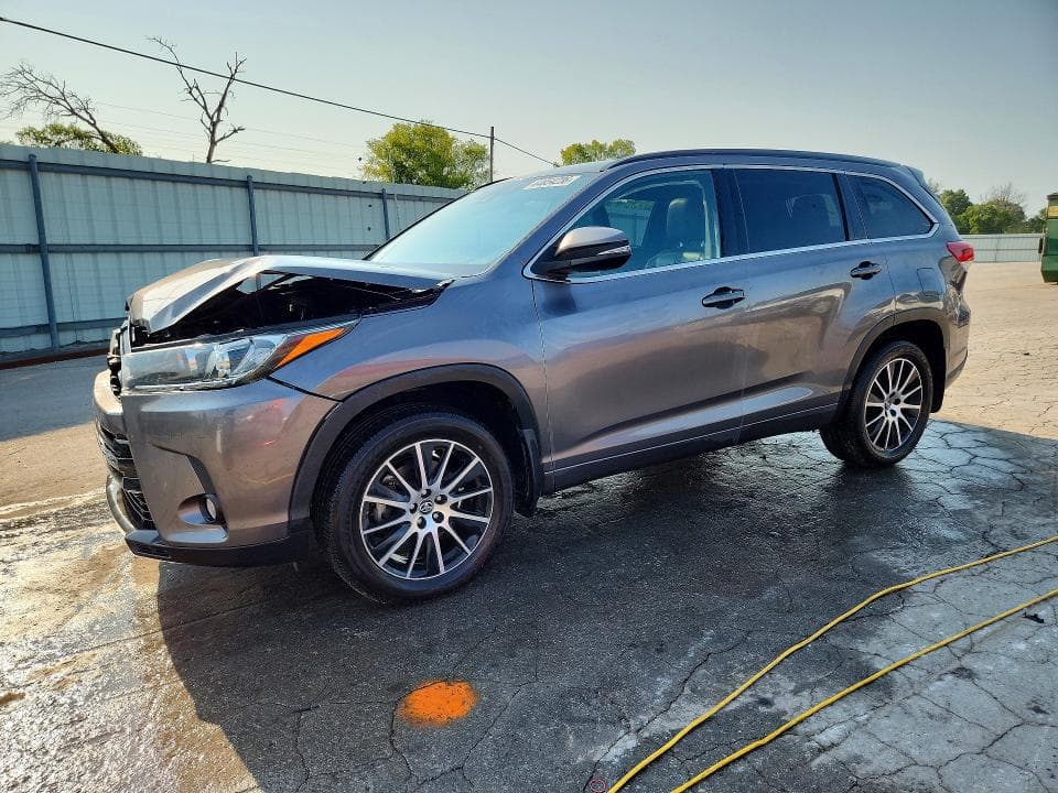 2018 TOYOTA HIGHLANDER SE - 1