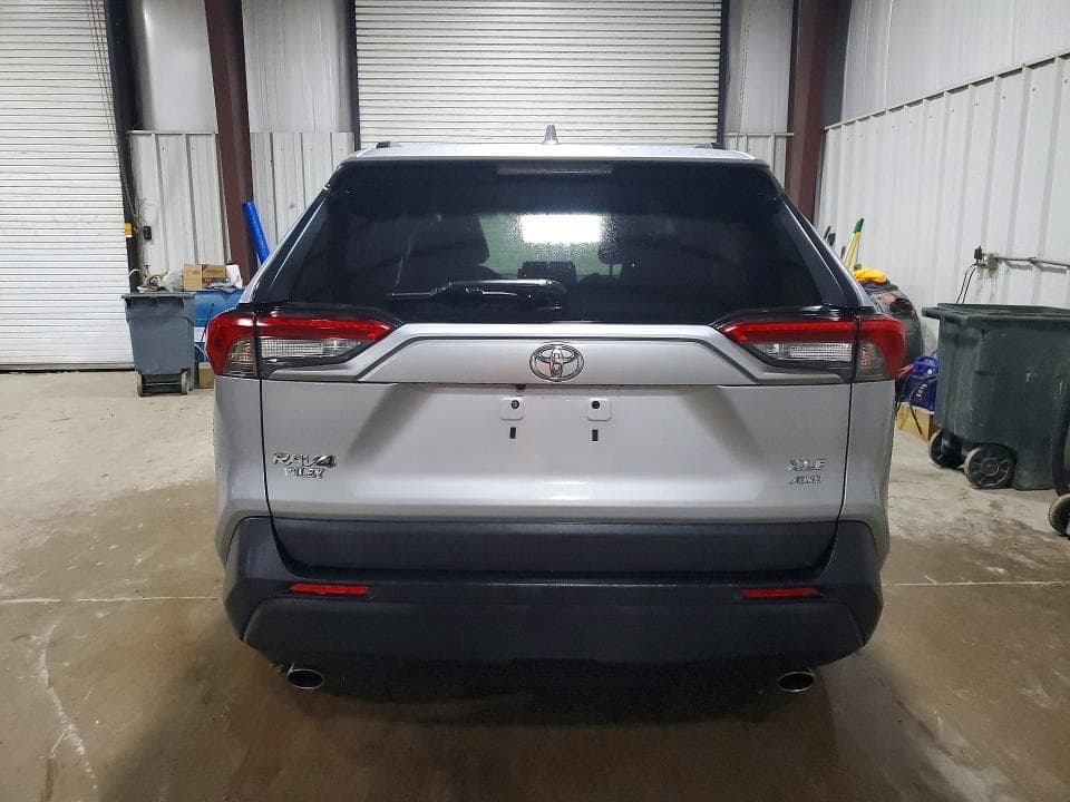 2021 TOYOTA RAV4 XLE 6