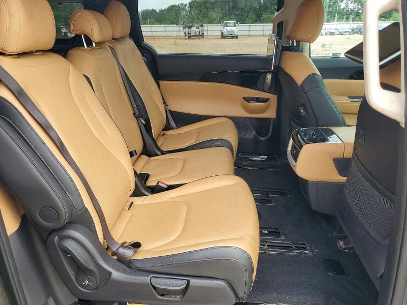 2024 KIA CARNIVAL EX 11