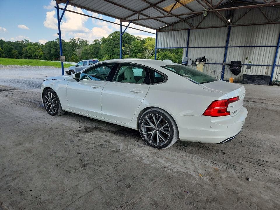 2017 VOLVO S90 T6 MOMENTUM 2