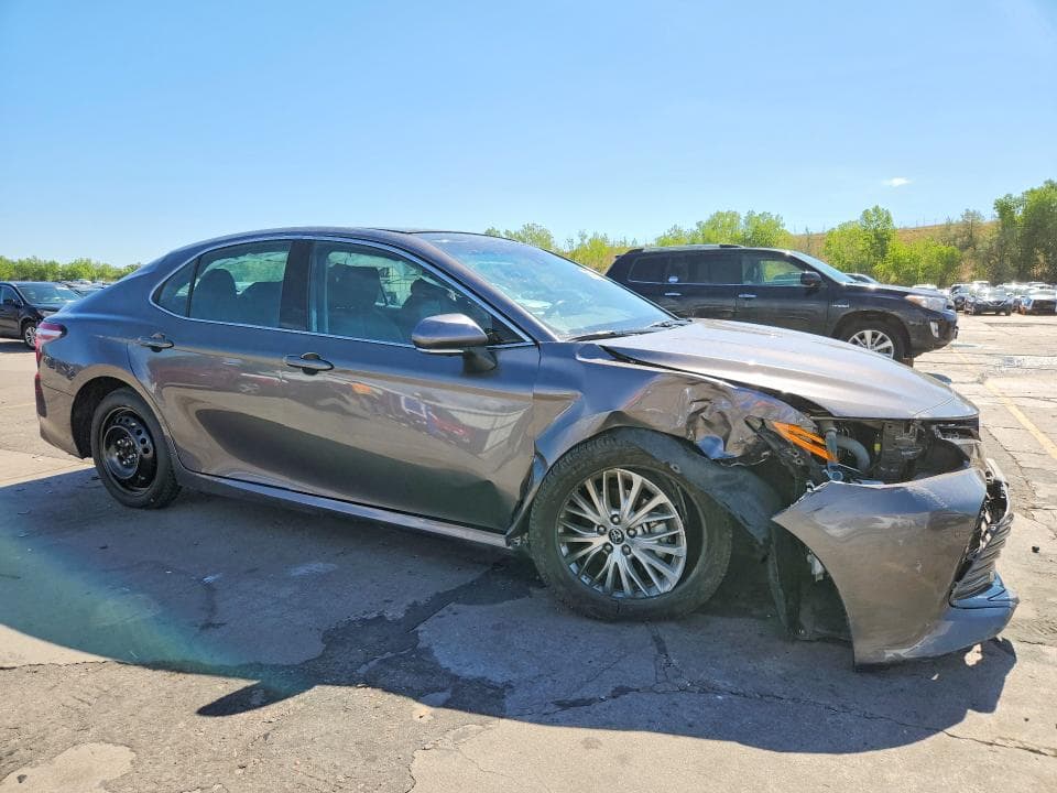 2020 TOYOTA CAMRY XLE 4