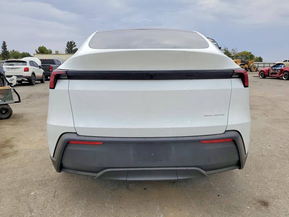 2026 TESLA MODEL Y 6