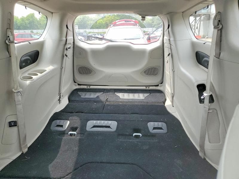 2017 CHRYSLER PACIFICA LIMITED 10
