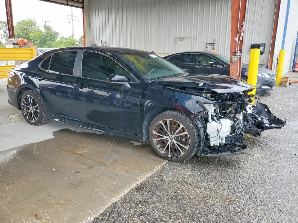 2018 TOYOTA CAMRY SE 4