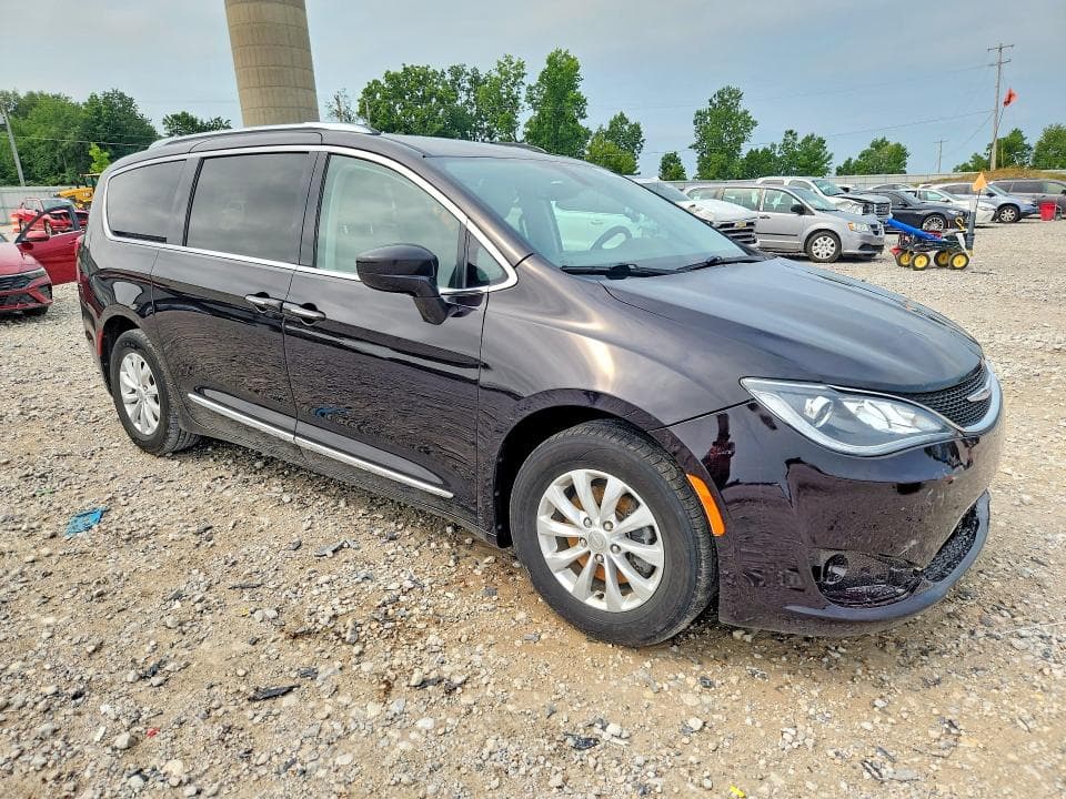 2019 CHRYSLER PACIFICA TOURING L 4