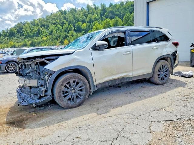 2019 TOYOTA HIGHLANDER SE - 1