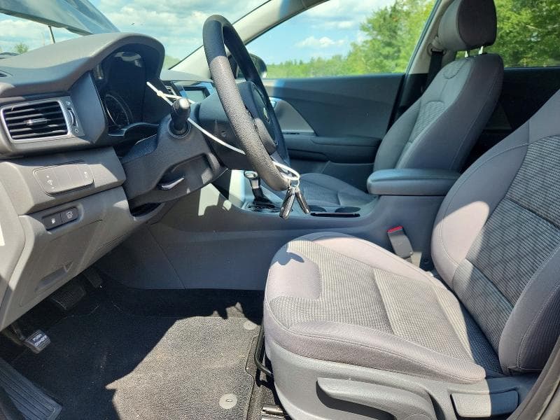 2017 KIA NIRO LX 7