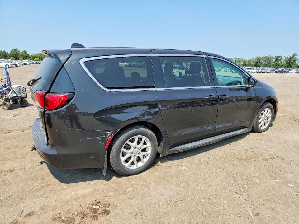 2018 CHRYSLER PACIFICA LX 3