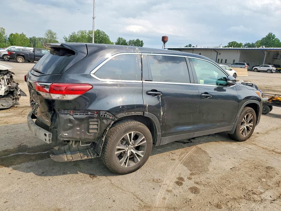 2019 TOYOTA HIGHLANDER LE 3