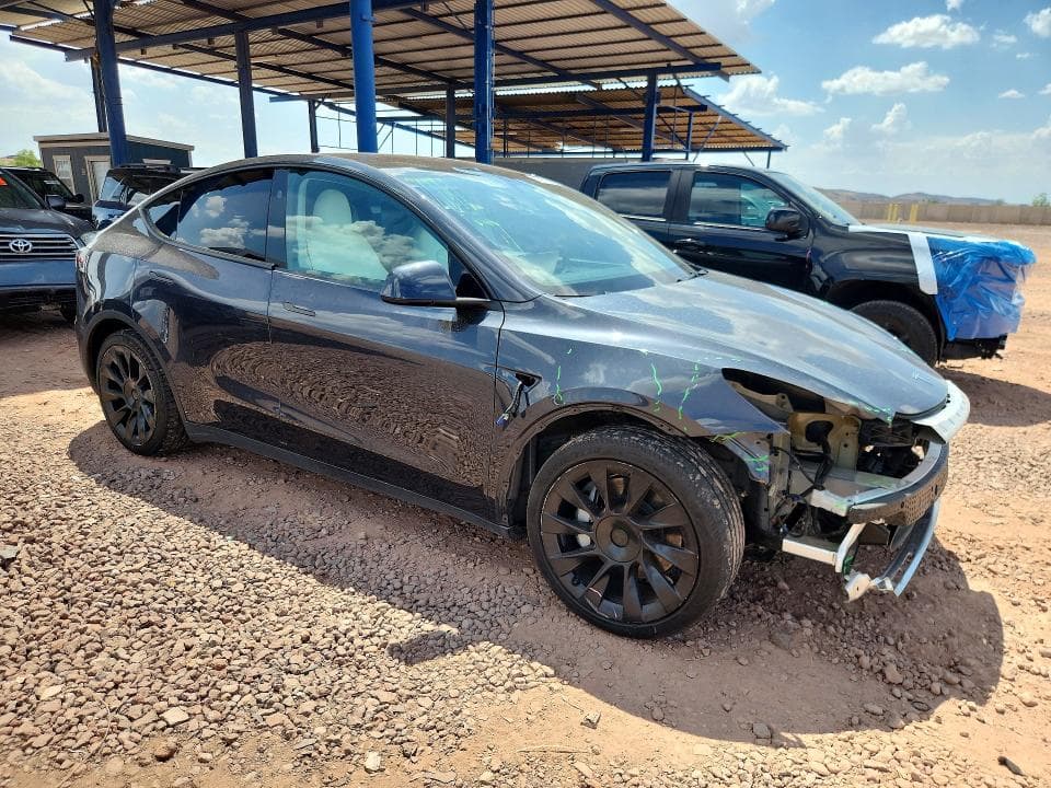 2024 TESLA MODEL Y 4