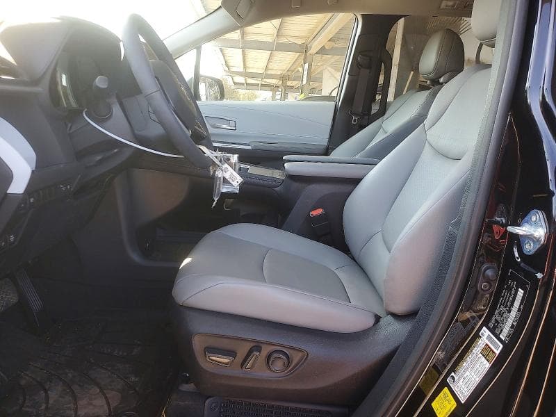 2026 TOYOTA SIENNA XLE 8-PASSENGER 7
