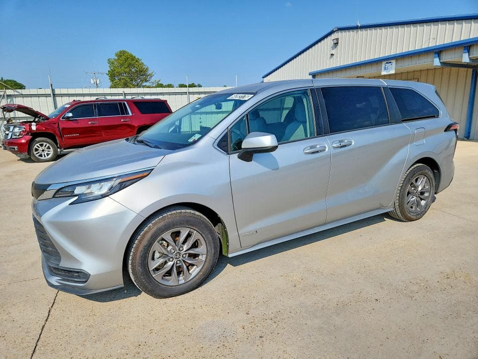 2021 TOYOTA SIENNA LE - 1
