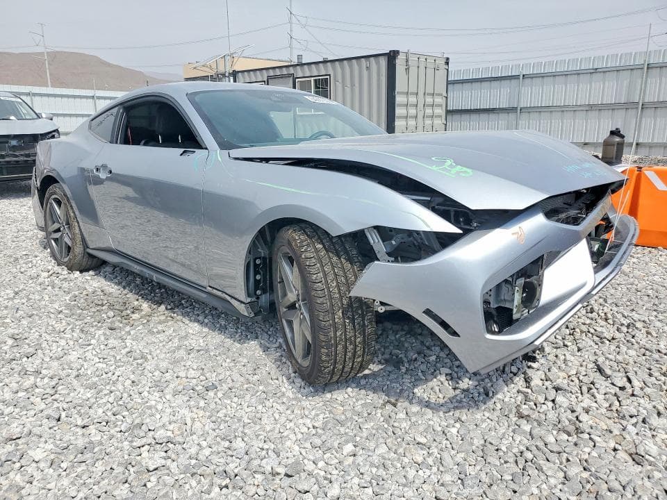 2026 FORD MUSTANG 4