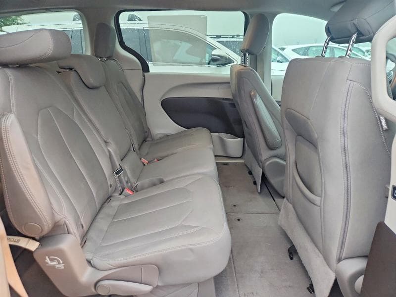 2017 CHRYSLER PACIFICA TOURING 10