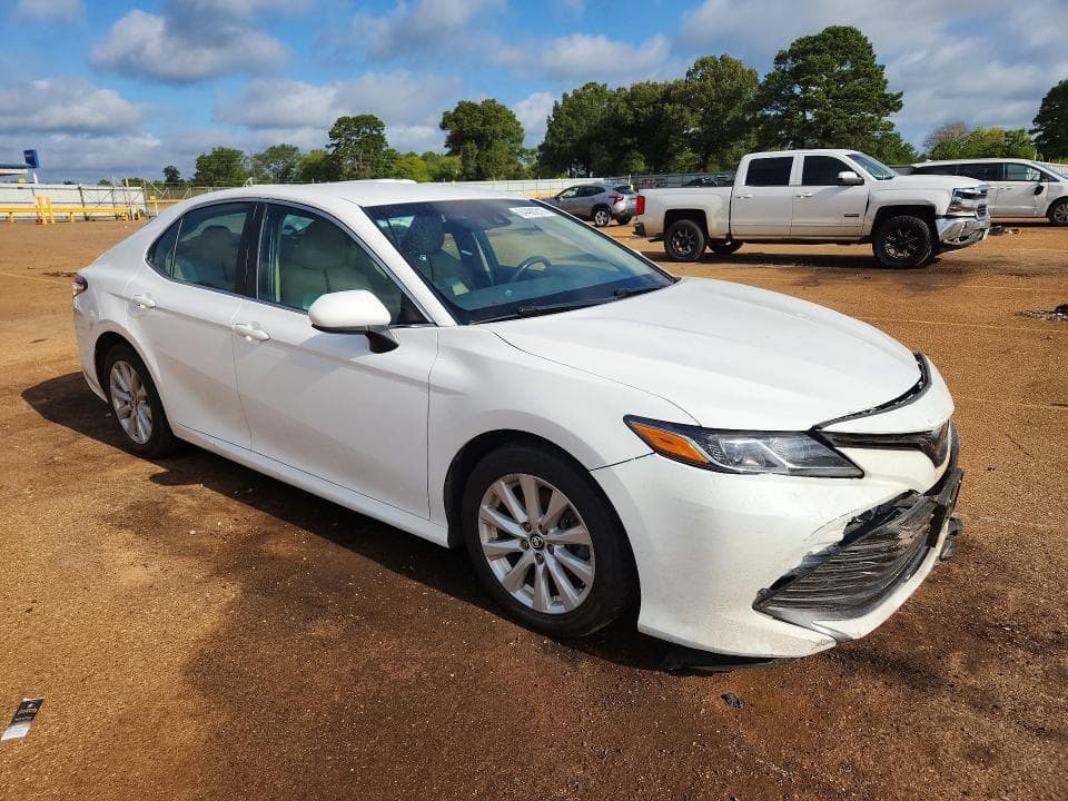 2018 TOYOTA CAMRY LE 4