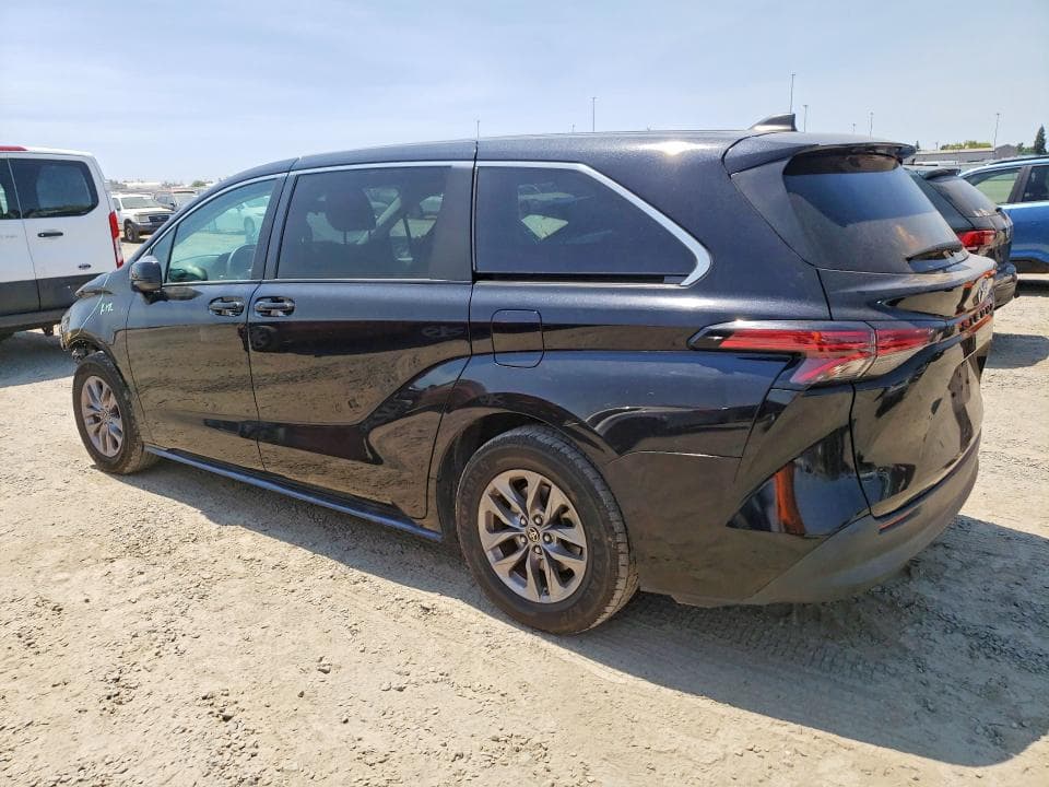 2022 TOYOTA SIENNA LE 2