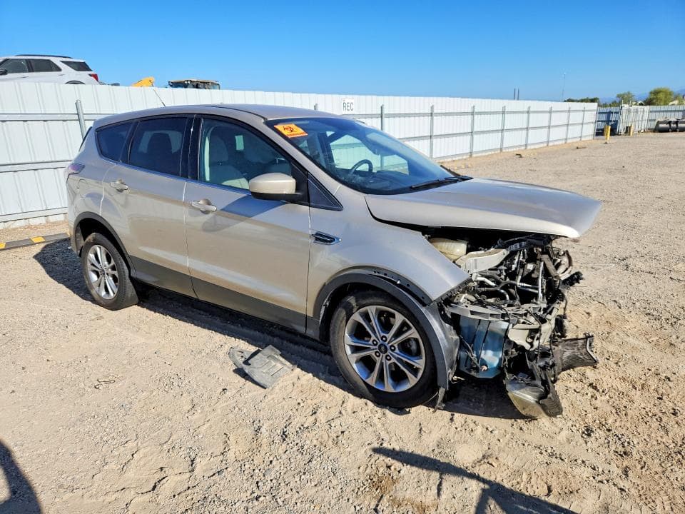 2017 FORD ESCAPE SE 4