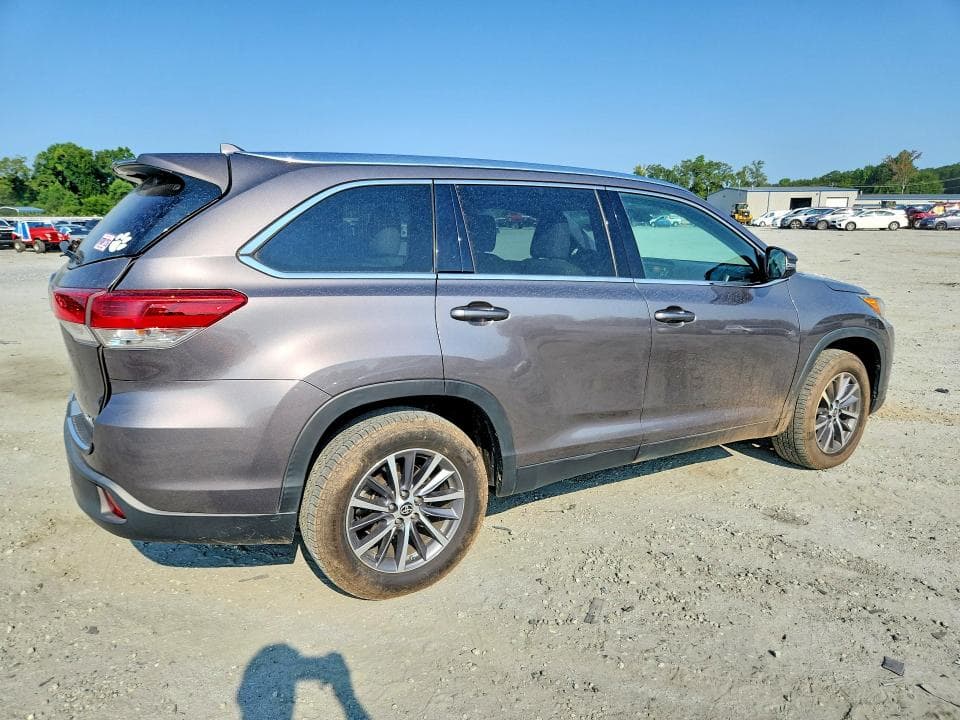 2019 TOYOTA HIGHLANDER XLE 3
