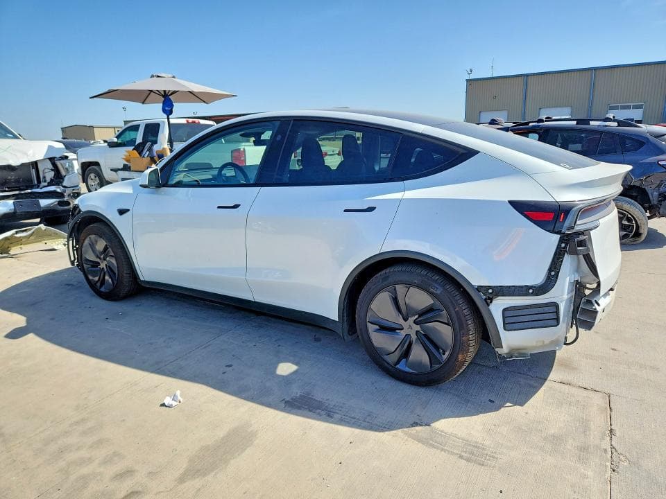 2026 TESLA MODEL Y 2