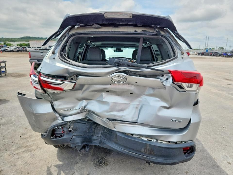 2019 TOYOTA HIGHLANDER SE 6