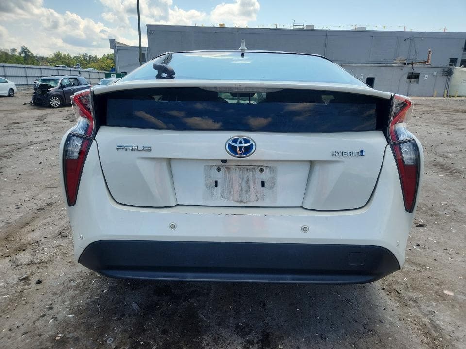 2018 TOYOTA PRIUS THREE 6