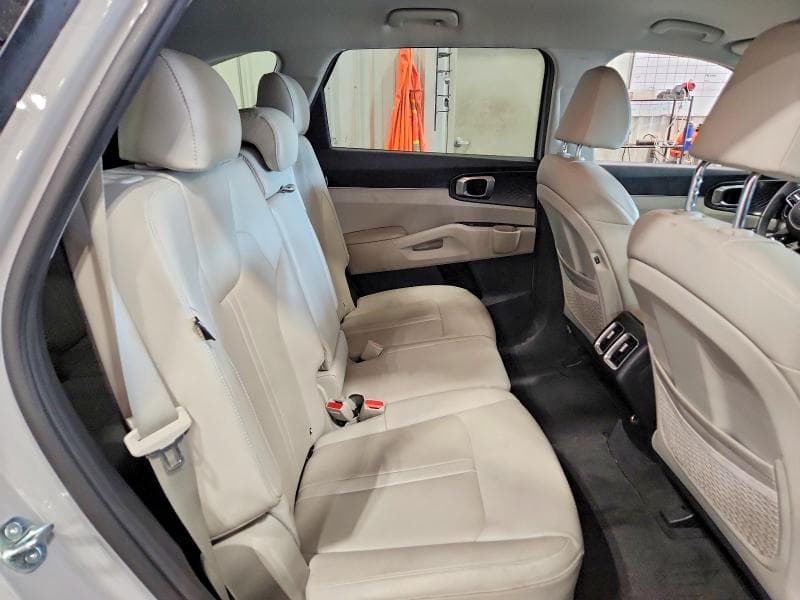 2025 KIA SORENTO S 11