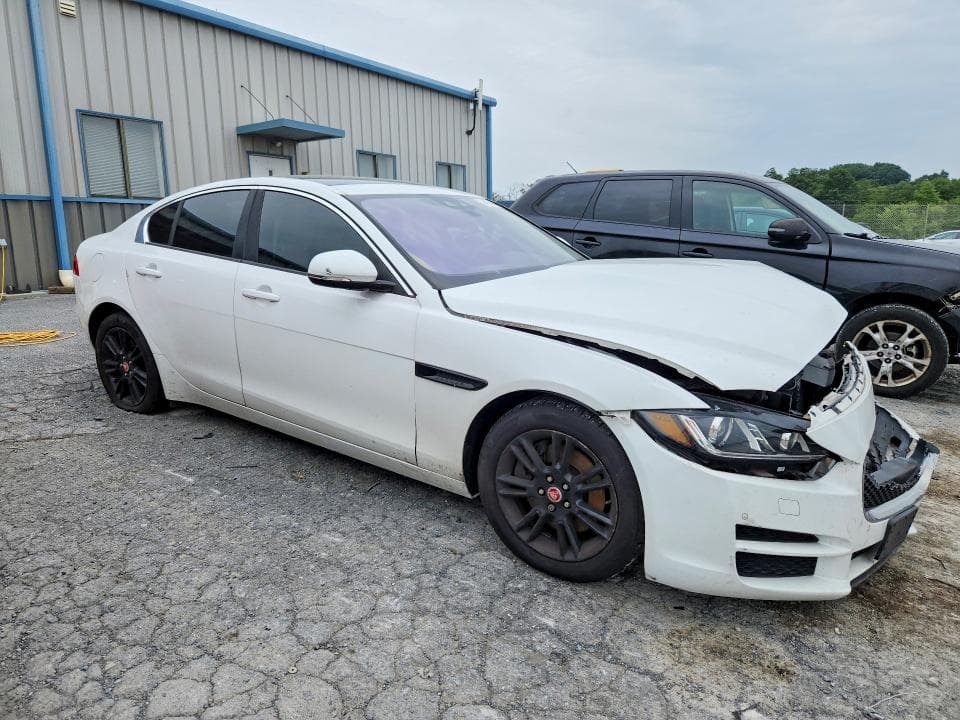 2018 JAGUAR XE PREMIUM 4