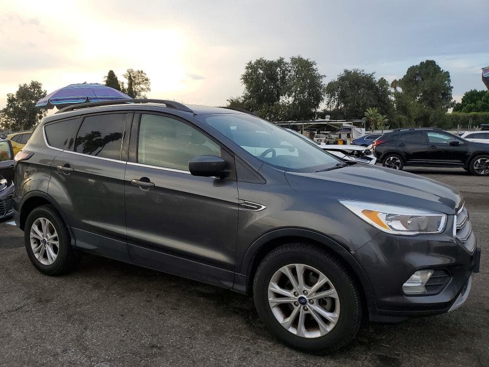 2018 FORD ESCAPE SE 4