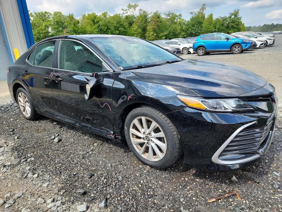 2021 TOYOTA CAMRY LE 4