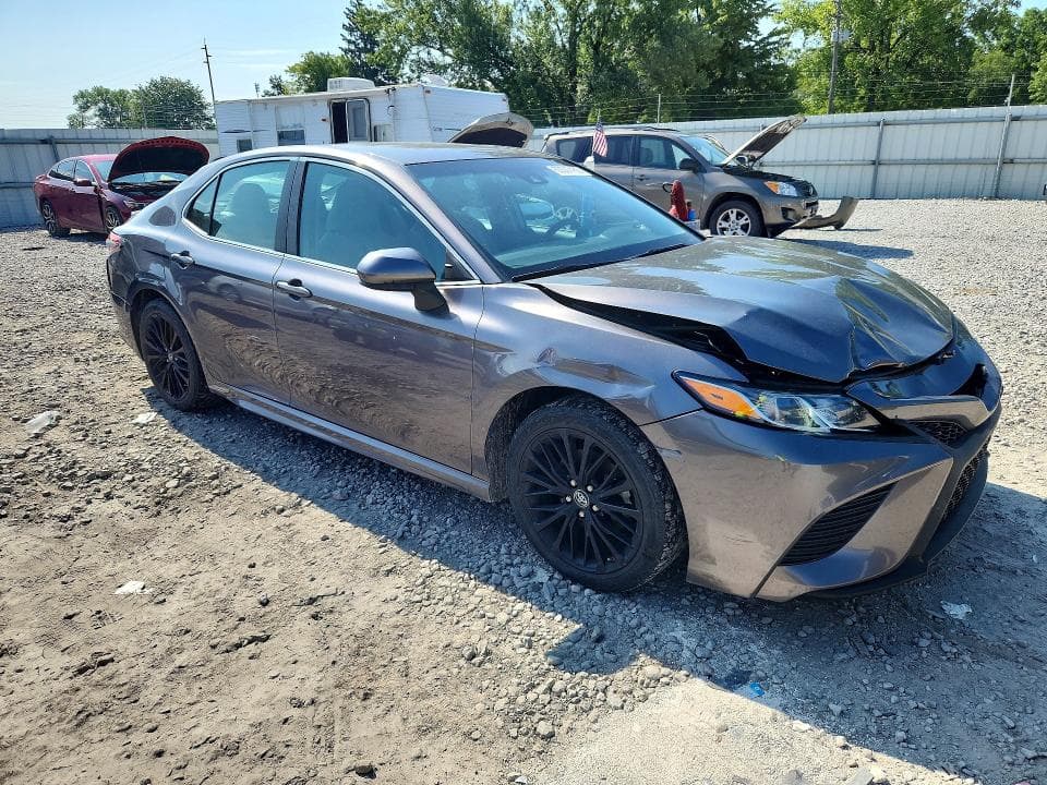 2018 TOYOTA CAMRY SE 4