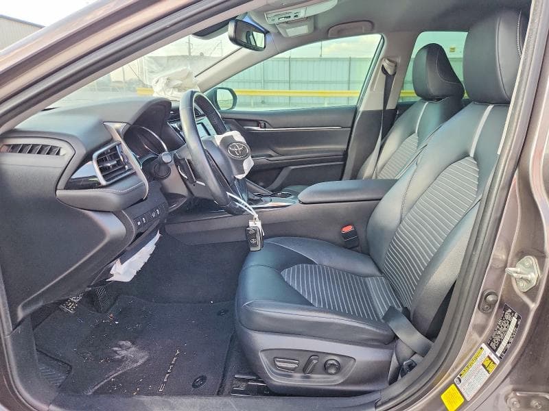 2020 TOYOTA CAMRY SE 7