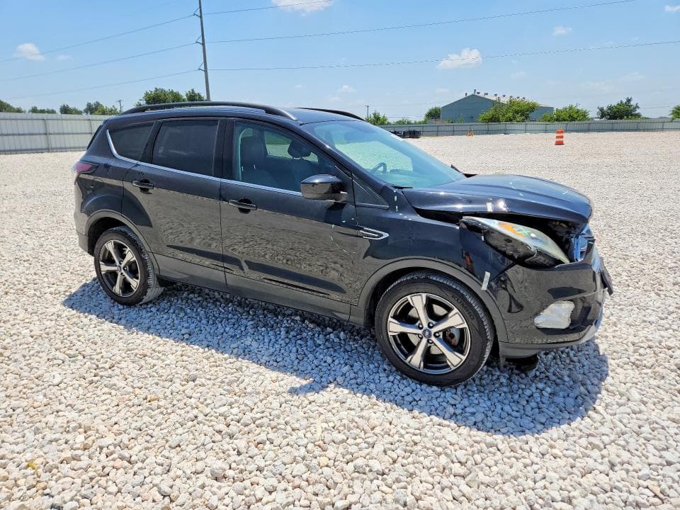 2017 FORD ESCAPE SE 4